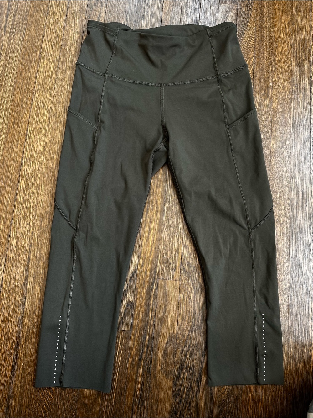 lululemon athletica olive Cropped Leggings with Size 6